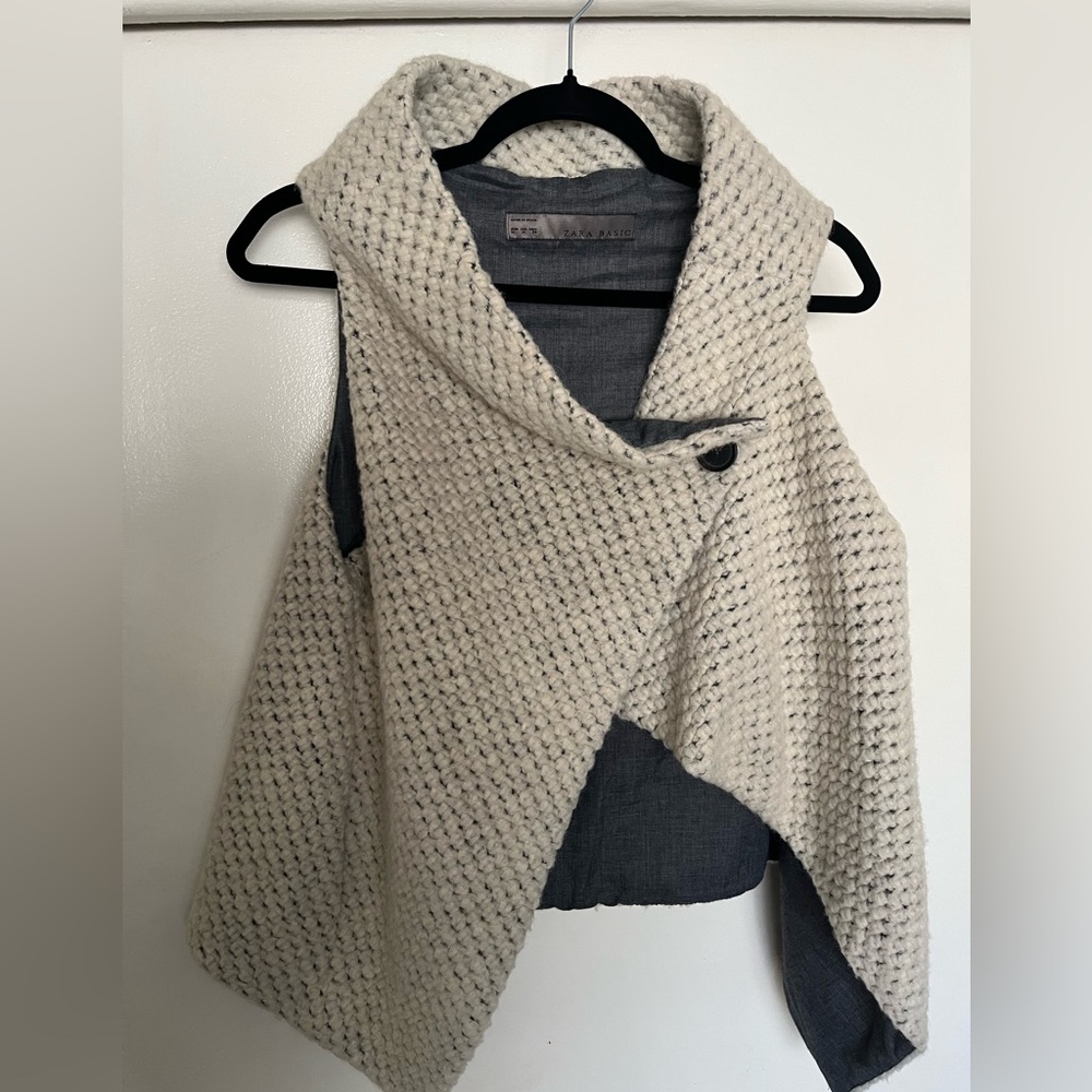 Zara Off-the-shoulder Vest size Medium